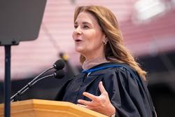 Bài phát biểu của vợ cũ tỷ phú Bill Gates tại lễ tốt nghiệp ĐH Stanford