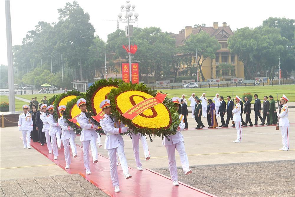 Lãnh đạo Đảng, Nhà nước tưởng niệm các Anh hùng liệt sĩ, vào Lăng viếng Bác-3