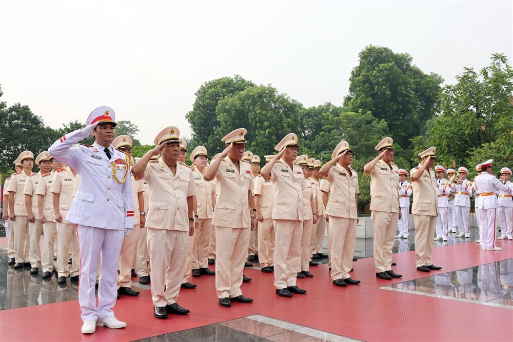 Lãnh đạo Đảng, Nhà nước tưởng niệm các Anh hùng liệt sĩ, vào Lăng viếng Bác-5