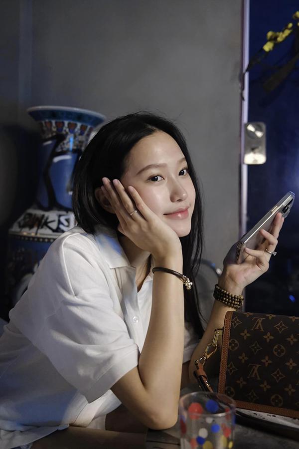 Vợ cầu thủ Đoàn Văn Hậu có làn da căng mướt, không tì vết nhờ học mẹo của Phạm Băng Băng-2