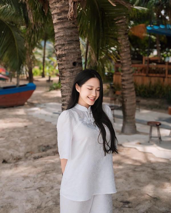 Vợ cầu thủ Đoàn Văn Hậu có làn da căng mướt, không tì vết nhờ học mẹo của Phạm Băng Băng-3