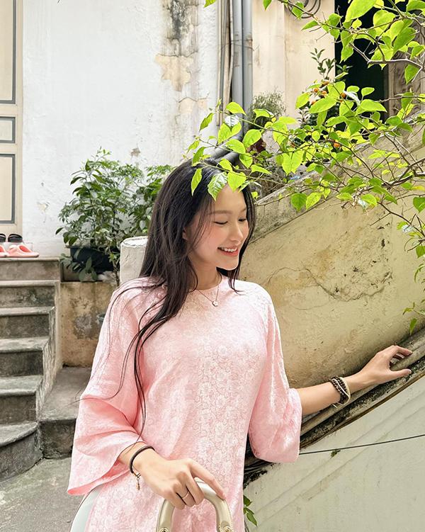 Vợ cầu thủ Đoàn Văn Hậu có làn da căng mướt, không tì vết nhờ học mẹo của Phạm Băng Băng-5