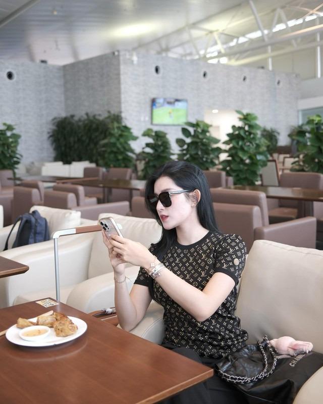 Á hậu Huyền My lộ nhẫn kim cương ngón áp út và dòng chia sẻ đầy ẩn ý-5