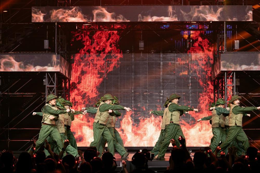 Màn tư vấn kịch trần của NSND Tự Long-5