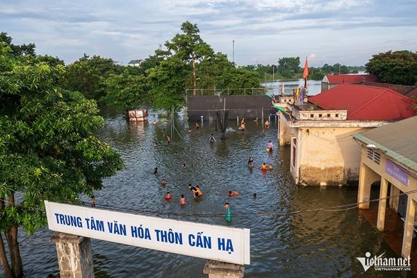 Nhiều xã ngoại thành Hà Nội đã 3 ngày chìm trong biển nước-2