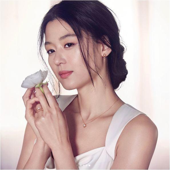 Jeon Ji Hyun: Mợ chảnh kiếm tiền giỏi nhất showbiz, không quay phim vẫn có tiền tỷ mỗi tháng nhờ đâu?-1