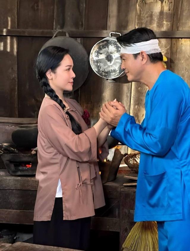 Dưới Bóng Con Hầu bị chê bai thậm tệ vì quảng cáo lộ liễu và kém duyên-3