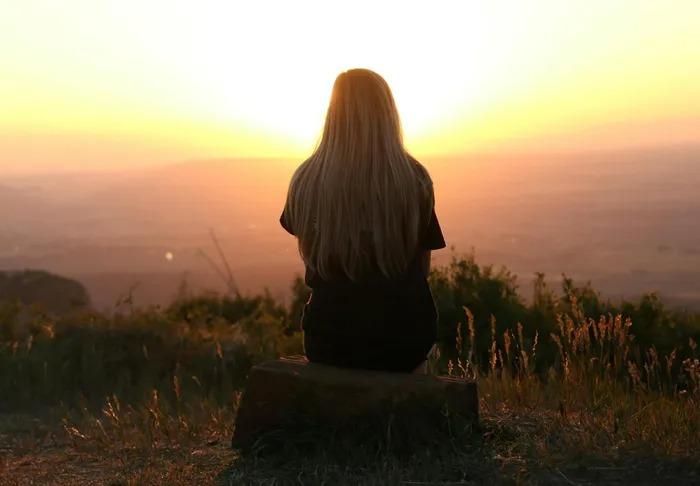 Xấu hổ vì mẹ sinh con cho 3 người đàn ông, cô gái làm điều không ngờ-1