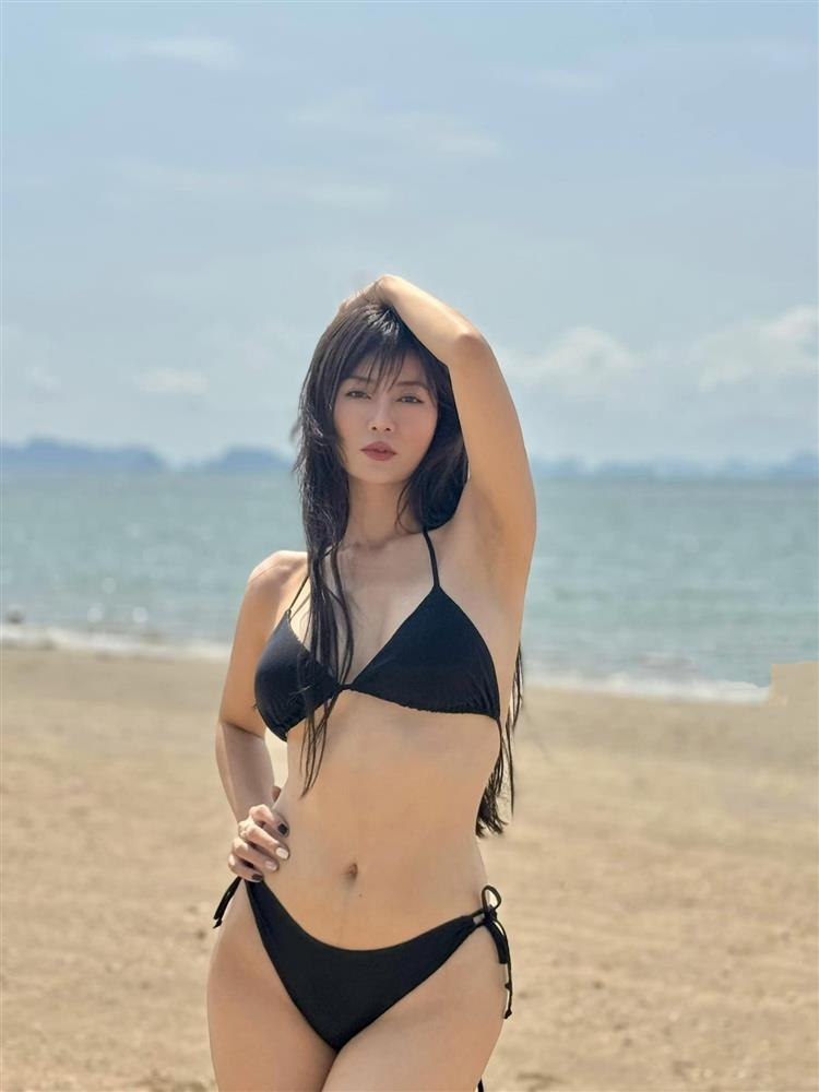 Thanh Hương tích cực tung ảnh bikini khoe đường cong táo bạo sau ly hôn-5