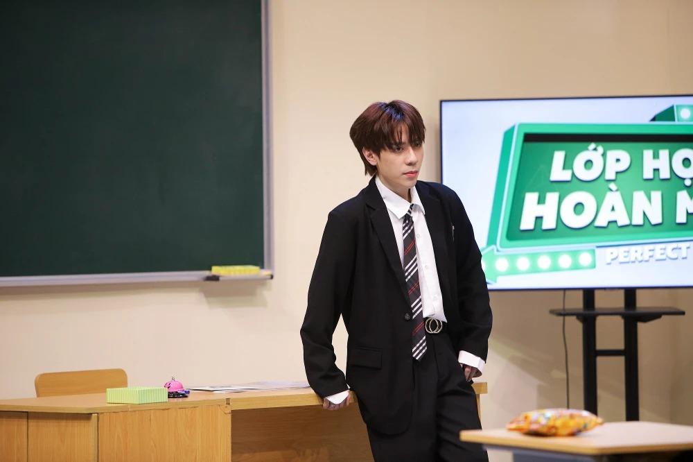 Từng bị chủ trọ dọa đuổi vì nghèo, ca sĩ gốc Huế giờ đi diễn được khán giả tặng tiền ngay trên sân khấu-1