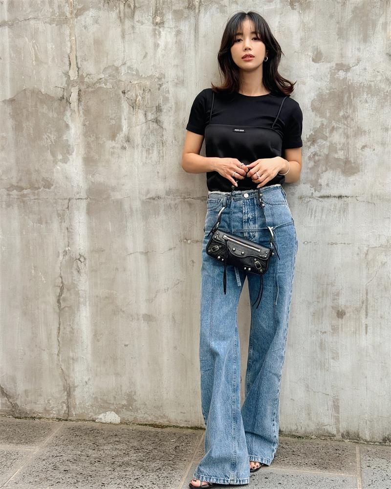 Phụ nữ trên 40 tuổi nên sắm 4 món đồ denim để phong cách trẻ trung hơn-2