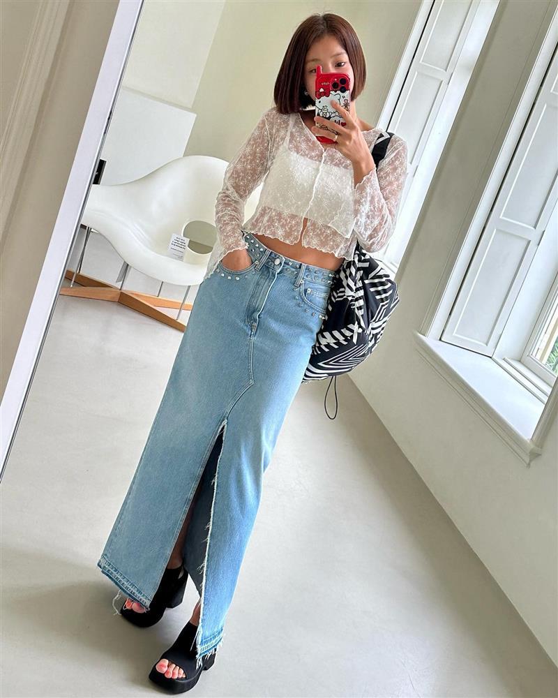 Phụ nữ trên 40 tuổi nên sắm 4 món đồ denim để phong cách trẻ trung hơn-4