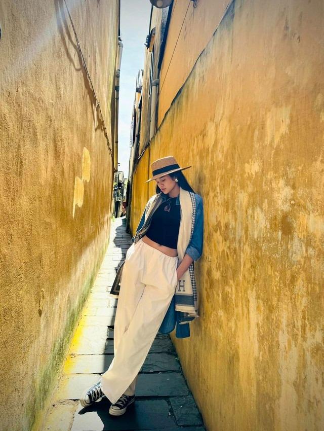 Sắc vóc đời thực của ca sĩ đang thi hoa hậu, từng là vận động viên đấu kiếm-10