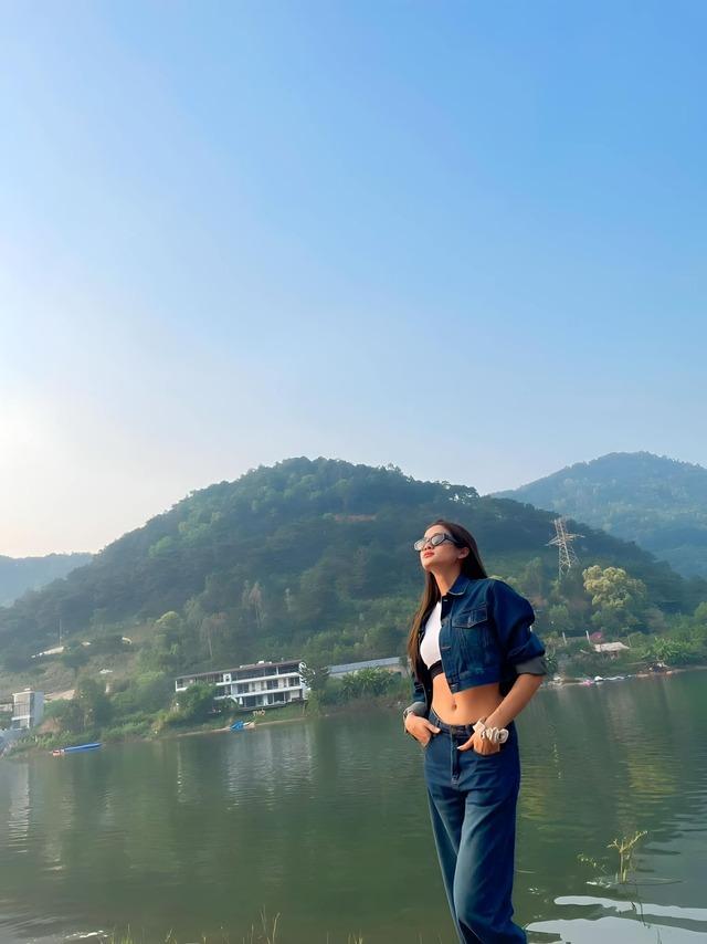 Sắc vóc đời thực của ca sĩ đang thi hoa hậu, từng là vận động viên đấu kiếm-12