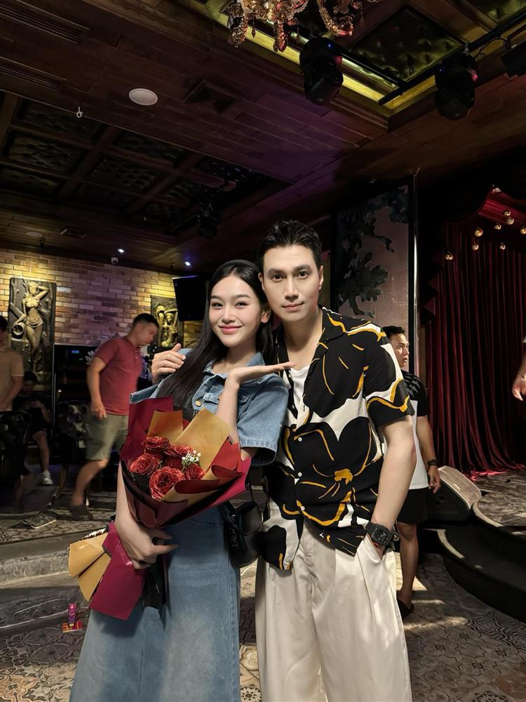 Nhan sắc bạn diễn mới kém 18 tuổi gọi diễn viên Việt Anh là chú-3