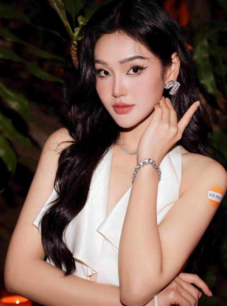 Nhan sắc bạn diễn mới kém 18 tuổi gọi diễn viên Việt Anh là chú-10