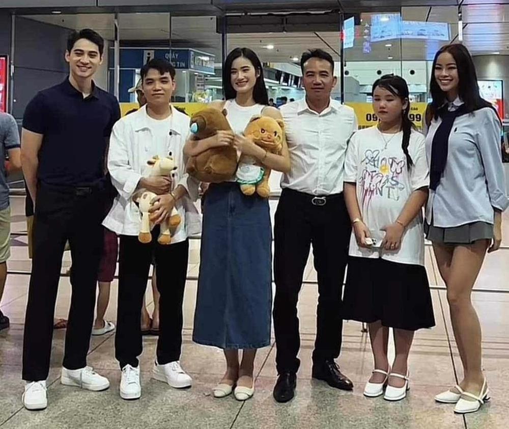 Bạn trai tiễn hoa hậu Ý Nhi trở lại Australia du học-1