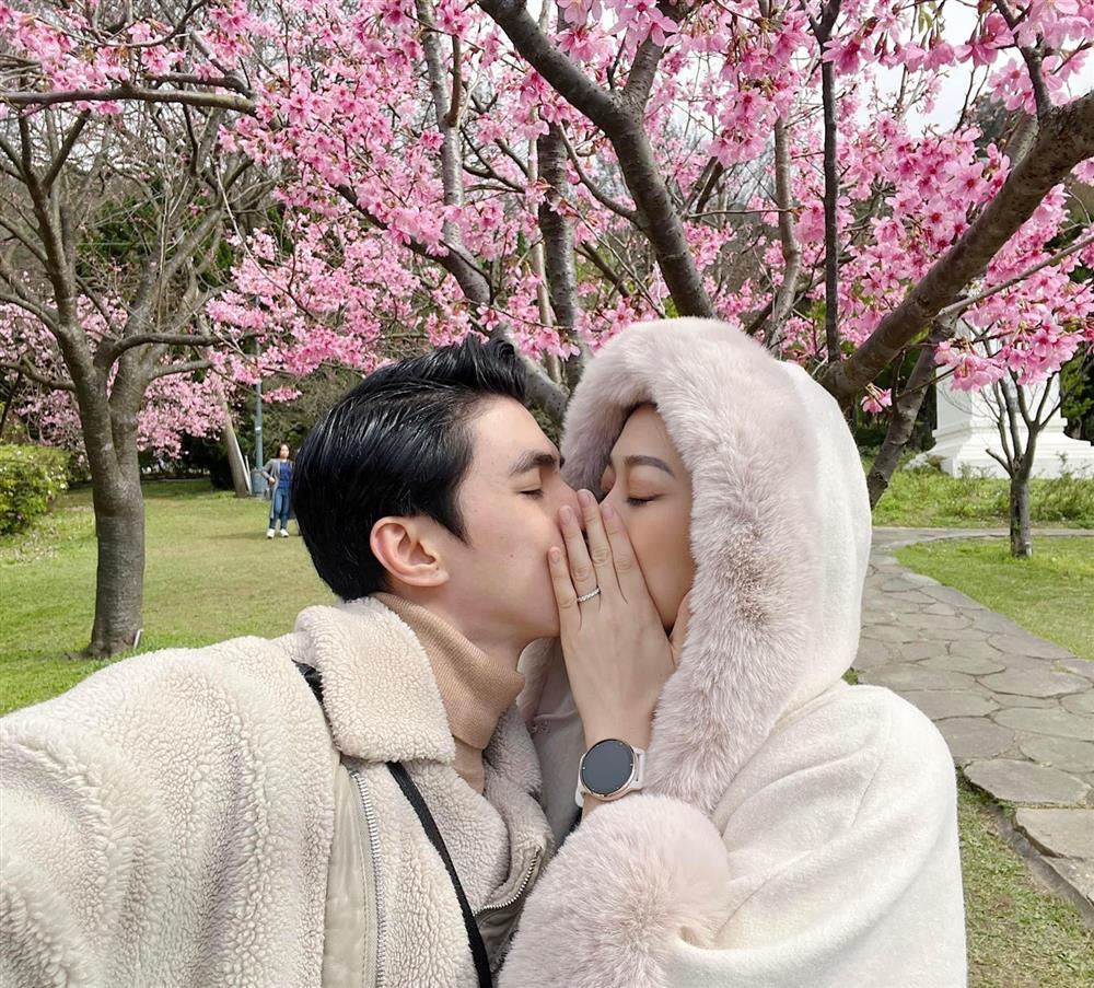 Những sao Việt kết hôn với mối tình đầu: Ốc Thanh Vân vướng nghi vấn ly hôn, Phương Nga luôn được chồng tháp tùng, yêu chiều-5