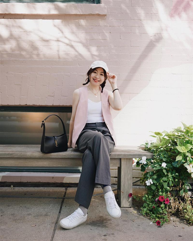 Muốn phong cách trẻ trung hơn, phụ nữ trên 40 tuổi chỉ cần sắm 5 món thời trang-5