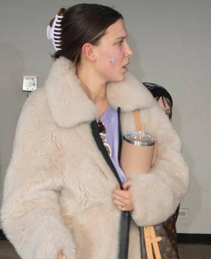 Miếng dán mụn thành phụ kiện thời trang khiến gen Z phát cuồng-2