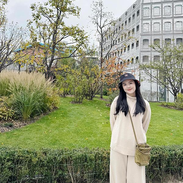 Vợ cầu thủ Duy Mạnh chăm sóc da như thế nào mà lúc nào cũng căng bóng, trẻ đẹp?-3