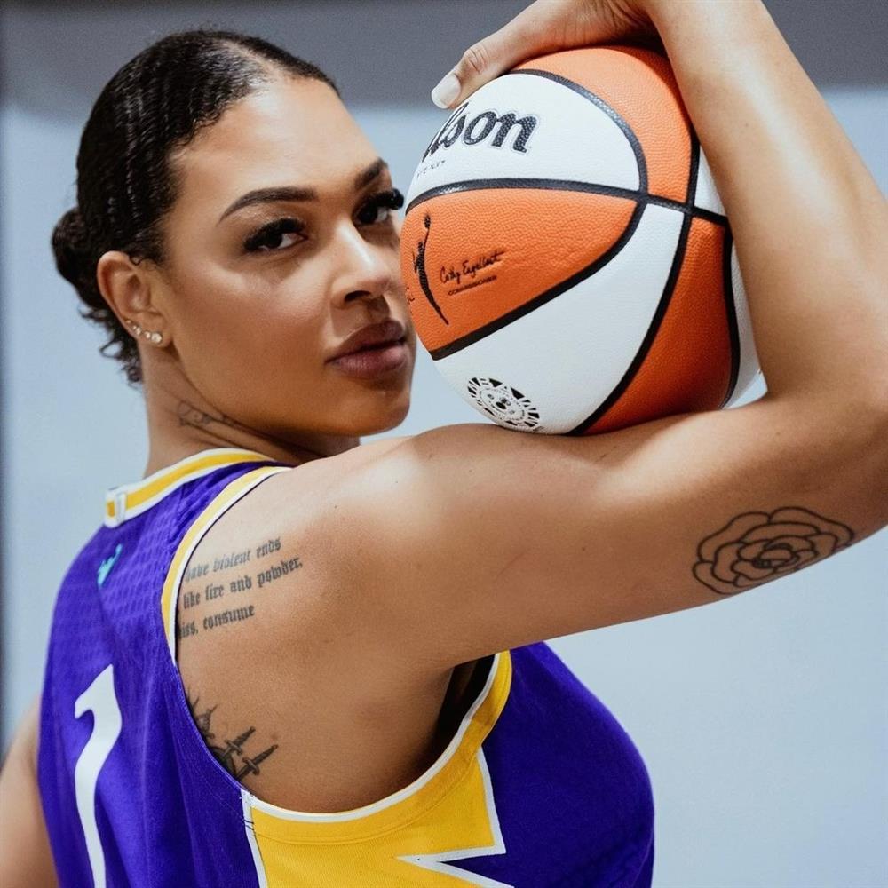 Nữ vận động viên quyến rũ nhất Olympic Paris-6