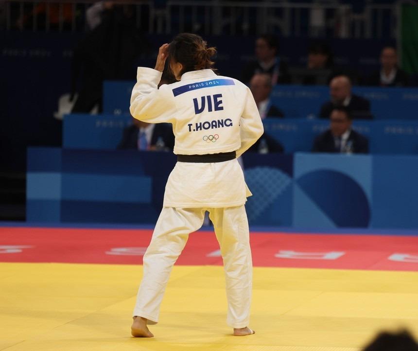 Hình ảnh gây xúc động của Hoàng Thị Tình tại Olympic Paris-7