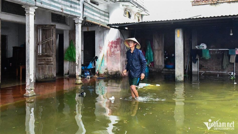 5 ngày sống cô lập trên biển nước ở ngoại thành Hà Nội