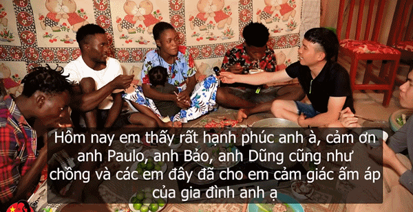 Lần đầu ăn lẩu kiểu Việt, người phụ nữ châu Phi không thể buông đũa vì ngon-6