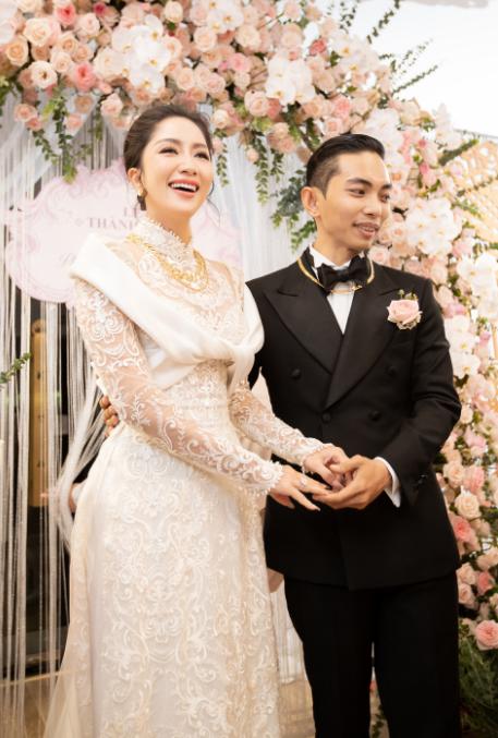 Sao Việt từ thầy - trò thành vợ chồng: NSƯT Công Ninh sống kín tiếng bên vợ kém 22 tuổi, Phan Hiển yêu Khánh Thi từ năm 17-1