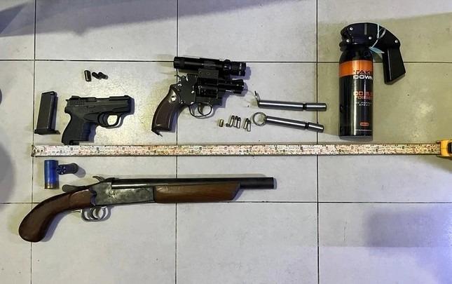 60 tên côn đồ cầm hung khí đập phá quán cà phê ở TPHCM-3