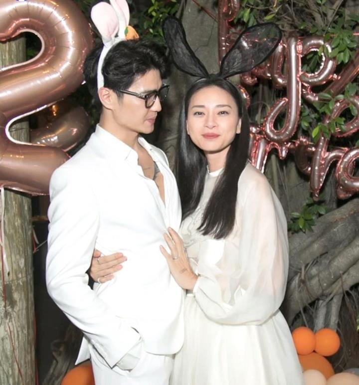 Những chuyện tình lệch tuổi của sao Việt có cái kết viên mãn: Cặp cuối chênh nhau 26 tuổi vẫn ngọt ngào khiến dân tình ghen tỵ-1