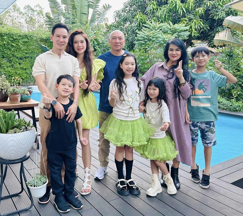 Hơn con rể chỉ 10 tuổi, mẹ vợ Lý Hải vẫn trẻ trung sành điệu chẳng kém cạnh con gái cưng Minh Hà-1