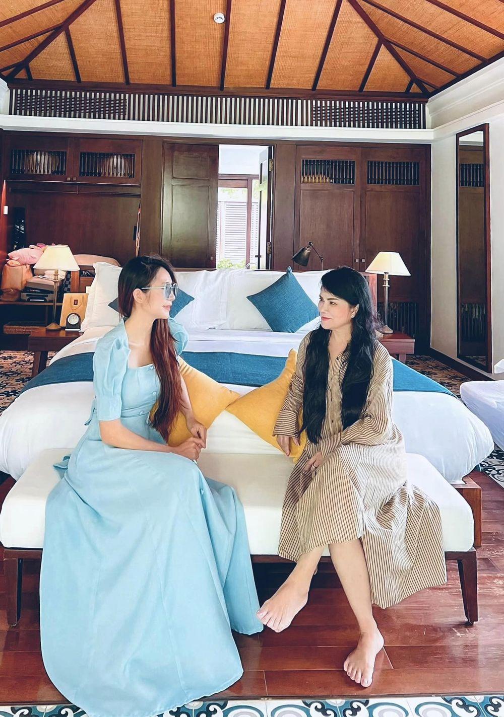 Hơn con rể chỉ 10 tuổi, mẹ vợ Lý Hải vẫn trẻ trung sành điệu chẳng kém cạnh con gái cưng Minh Hà-3