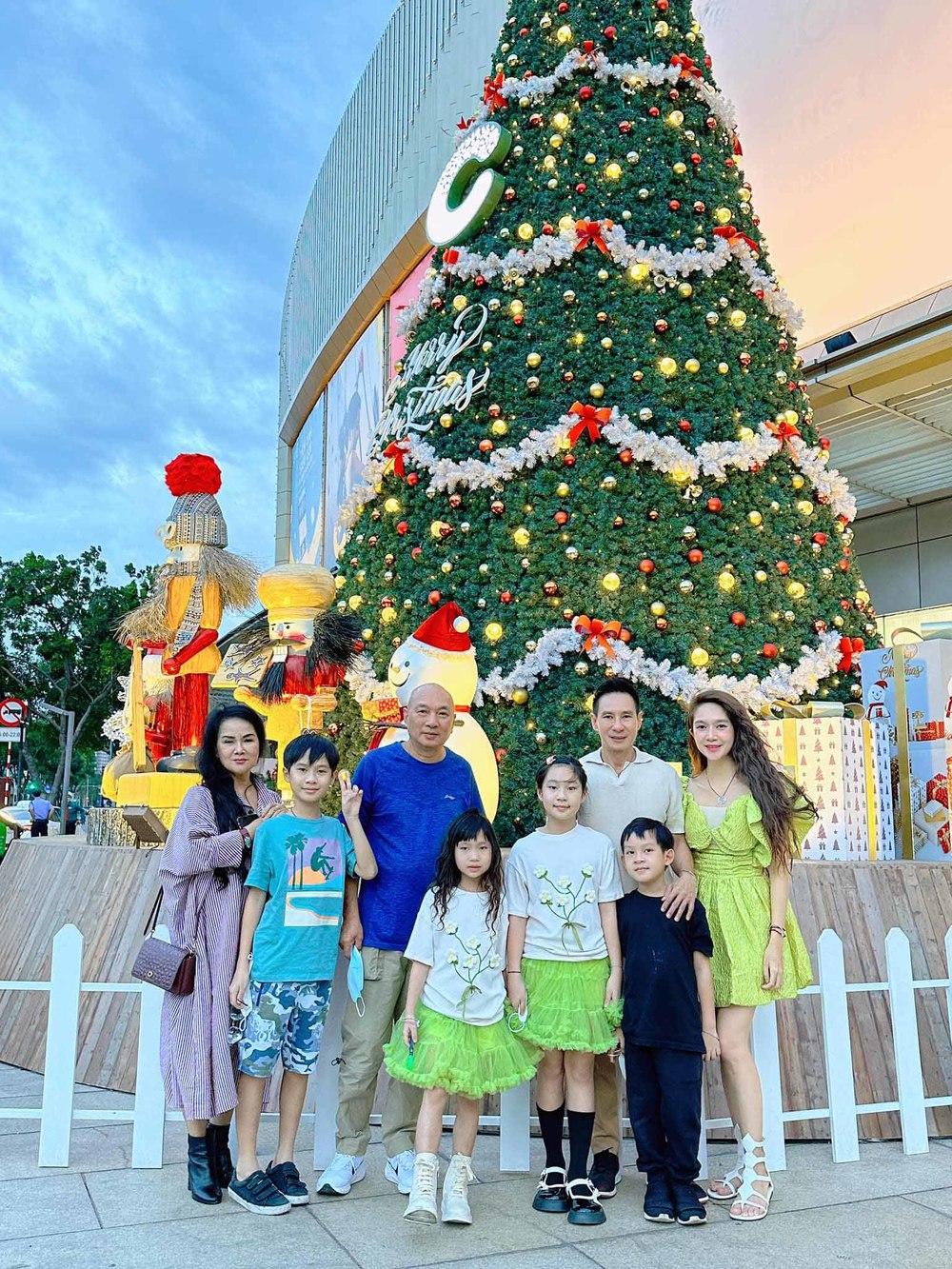 Hơn con rể chỉ 10 tuổi, mẹ vợ Lý Hải vẫn trẻ trung sành điệu chẳng kém cạnh con gái cưng Minh Hà-7