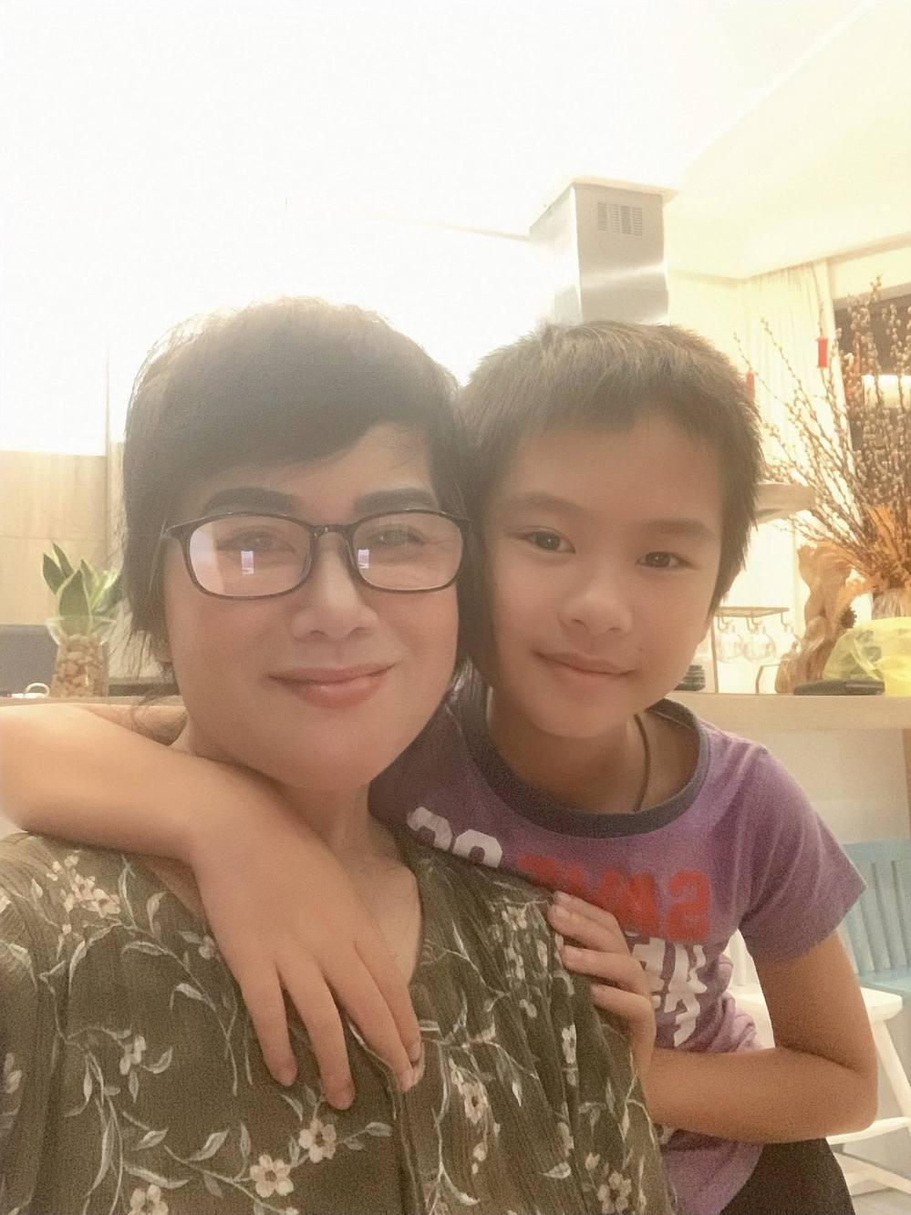 Hơn con rể chỉ 10 tuổi, mẹ vợ Lý Hải vẫn trẻ trung sành điệu chẳng kém cạnh con gái cưng Minh Hà-8