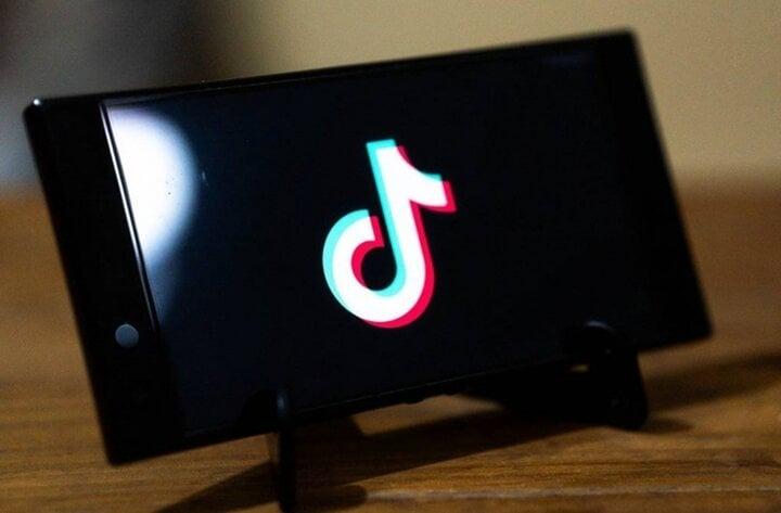 Thiếu nữ lên cơn động kinh 120 lần/ngày, bác sỹ nói do xem nhiều TikTok-1