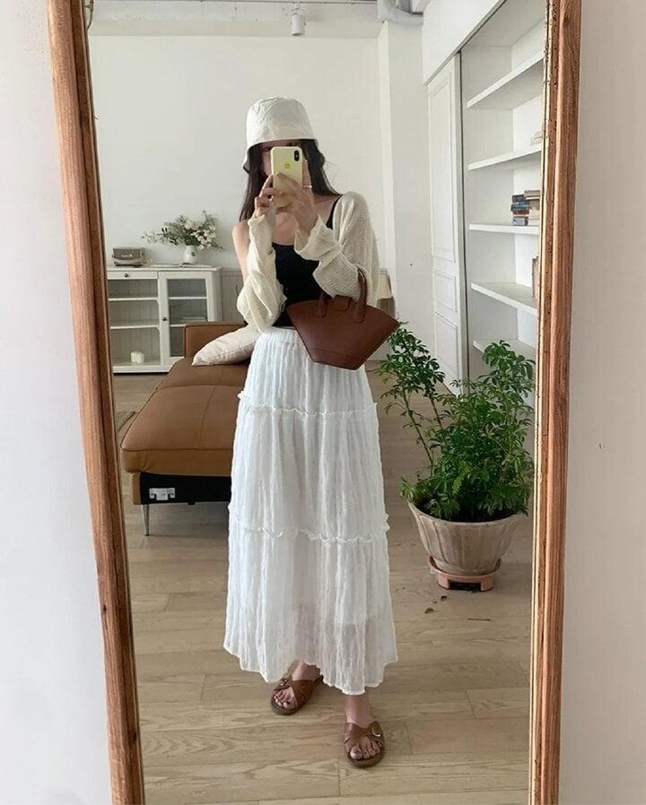 Gợi ý loạt cách mix chân váy sáng màu chuẩn đẹp và trẻ trung-7