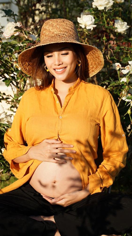 Võ Hoàng Yến xuất hiện rạng ngời trong những tháng cuối thai kỳ-8