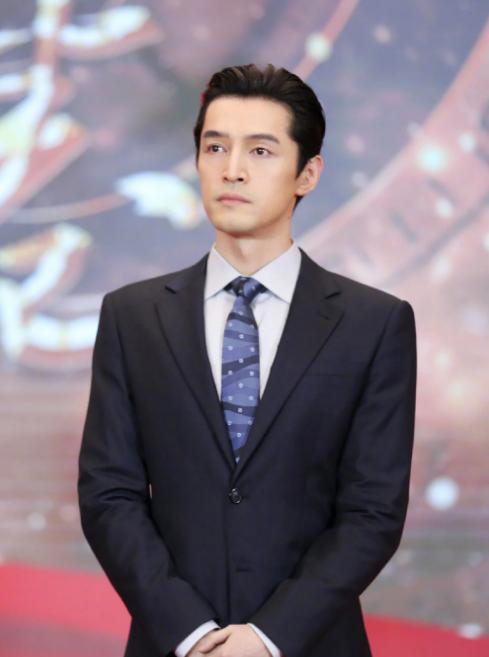 Nam thần cổ trang Hồ Ca gây bất ngờ vì để lộ nét già nua như ông chú trung niên-2