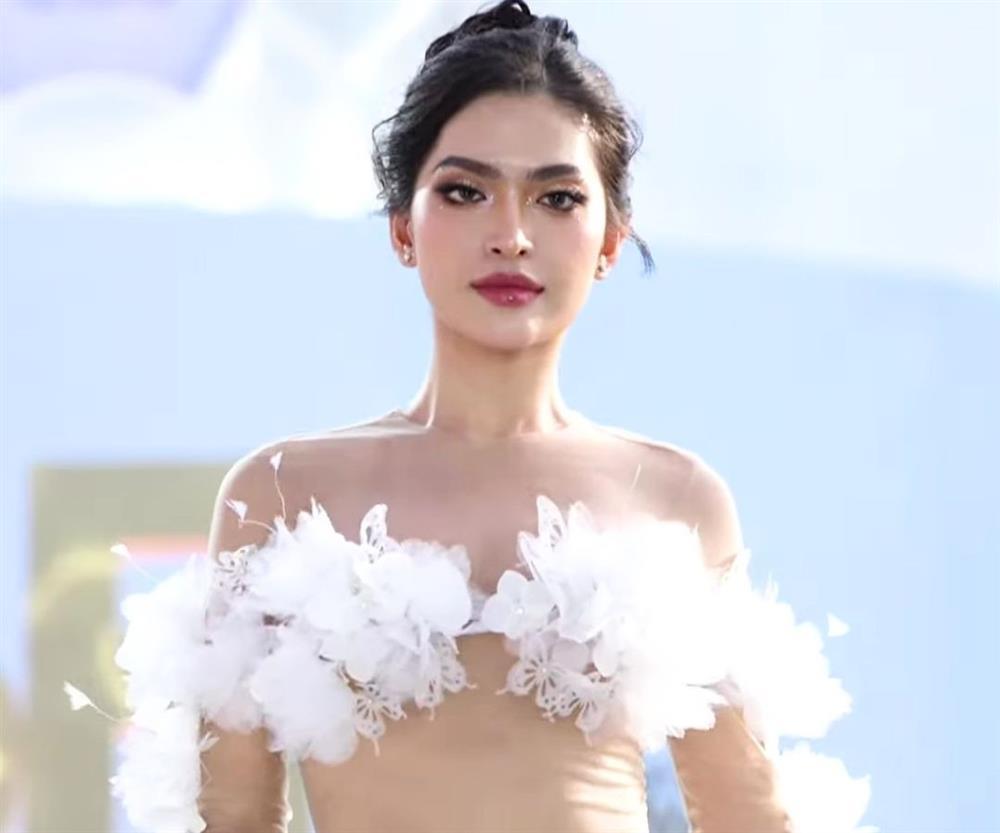 Võ Hoàng Yến bế bụng bầu 8 tháng catwalk không kém cạnh dàn thí sinh Miss Grand Vietnam-2