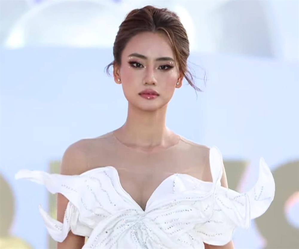 Võ Hoàng Yến bế bụng bầu 8 tháng catwalk không kém cạnh dàn thí sinh Miss Grand Vietnam-3