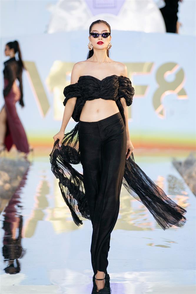 Võ Hoàng Yến bế bụng bầu 8 tháng catwalk không kém cạnh dàn thí sinh Miss Grand Vietnam-10