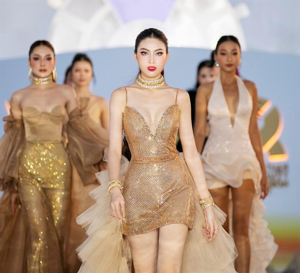 Võ Hoàng Yến bế bụng bầu 8 tháng catwalk không kém cạnh dàn thí sinh Miss Grand Vietnam-13