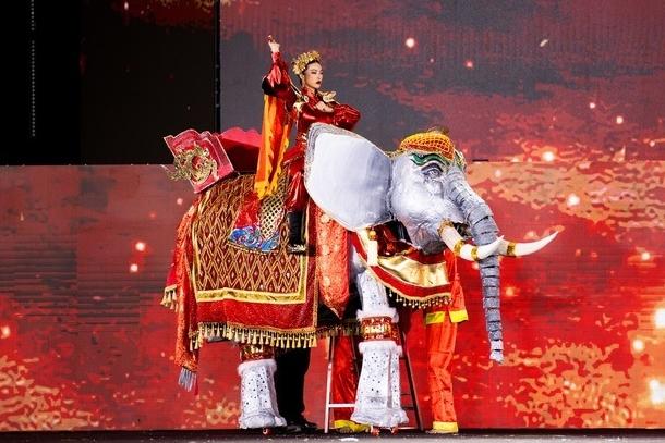 Hoa hậu Hòa bình Bồ Đào Nha gây tranh luận nhan sắc-4