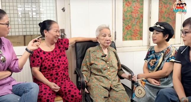 Nghệ sĩ Hồng Nga bị lẫn nặng, nói không kiểm soát