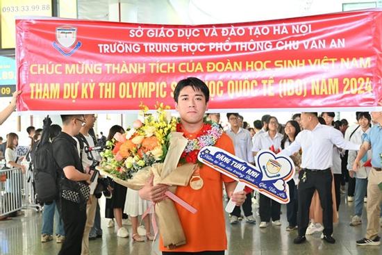 Vượt 20km mỗi ngày đi học và hành trình giành huy chương vàng Olympic quốc tế