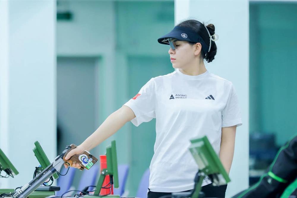 Nhan sắc nữ xạ thủ Trịnh Thu Vinh tranh HCV bắn súng Olympic Paris 2024