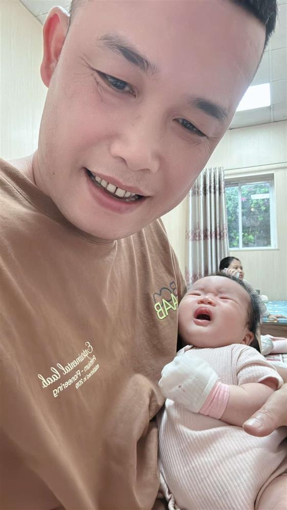 Độc quyền: Hiệp Gà khoe cận vẻ đáng yêu của cháu ngoại xinh xắn-1