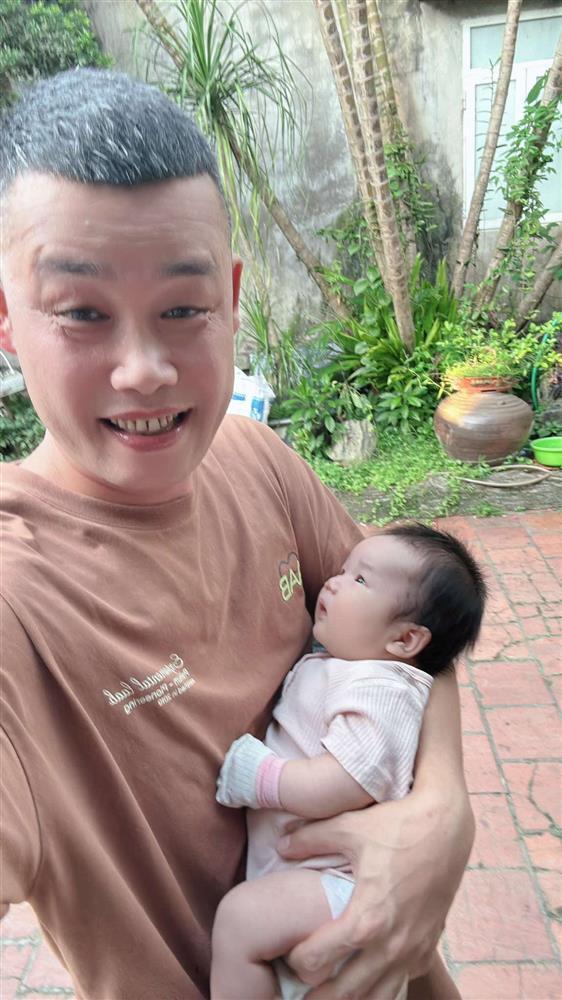 Độc quyền: Hiệp Gà khoe cận vẻ đáng yêu của cháu ngoại xinh xắn-4